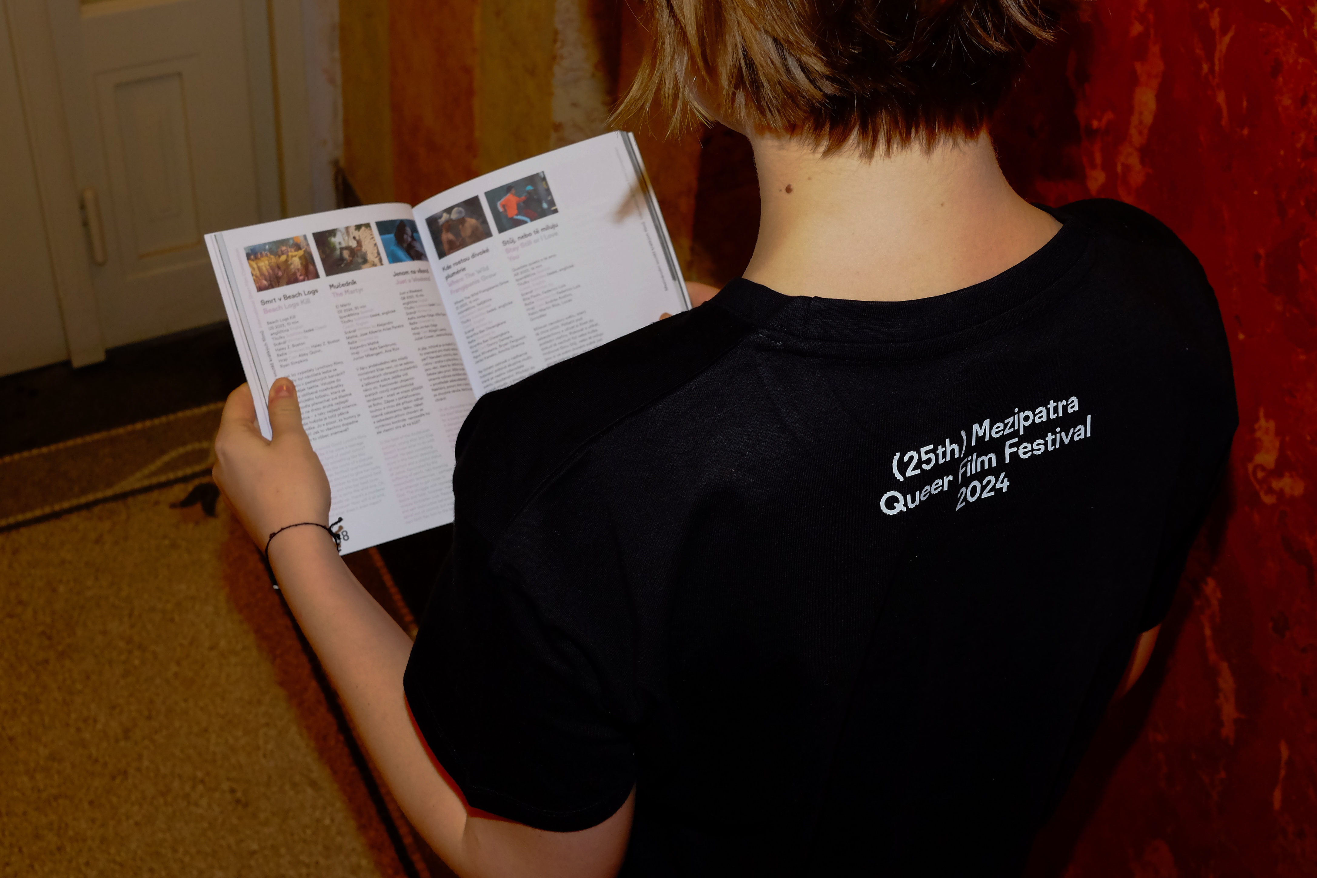 Mezipatra Unisex tričko Queer Liberates - černé