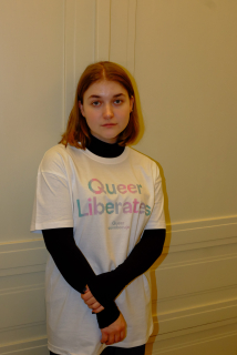 Mezipatra Unisex tričko Queer Liberates - bílé